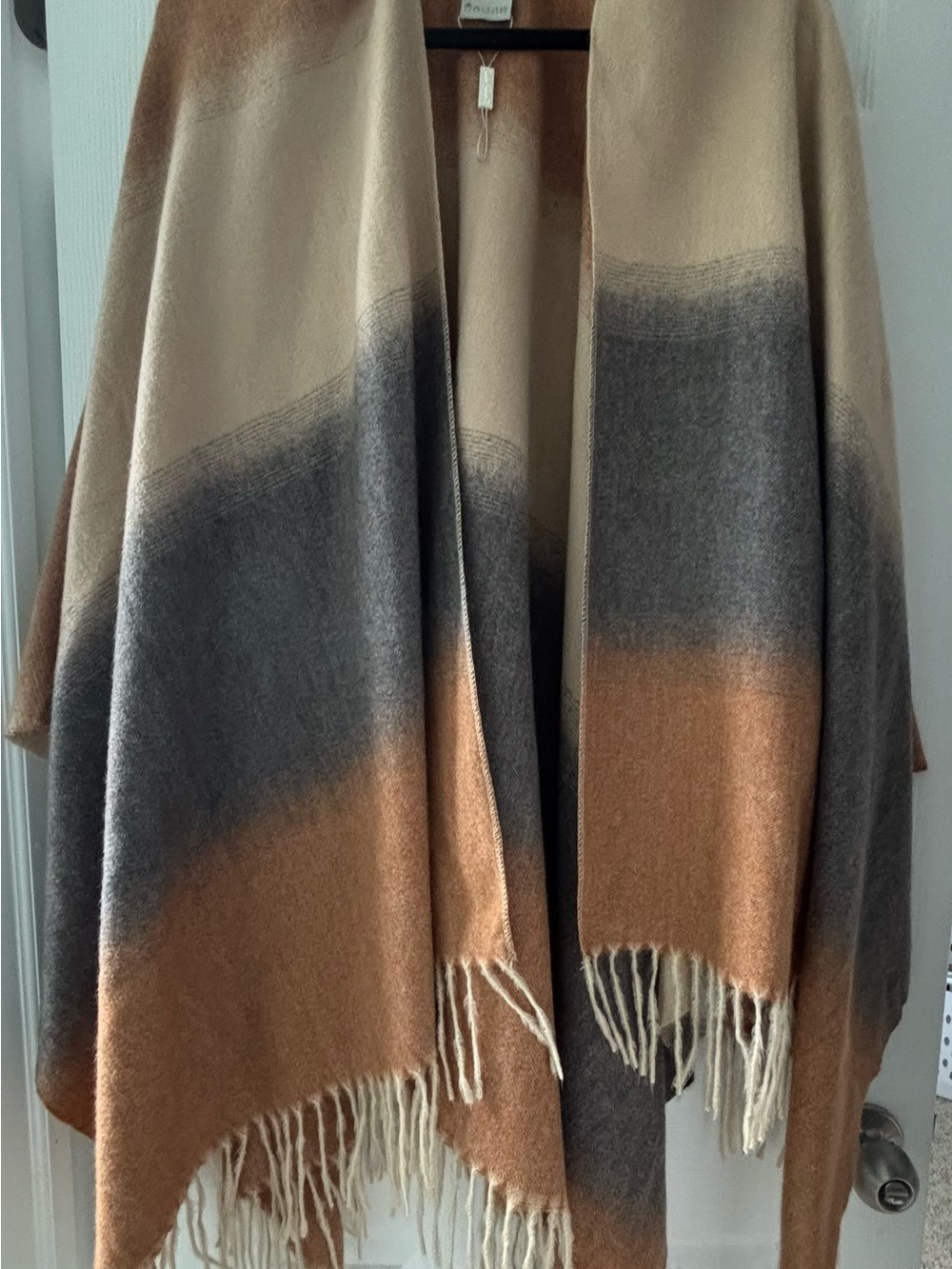 NWT Charlie Paige Ombre Fringe Poncho - Tan, Cream & Gray - Picture 6 of 7